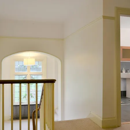 Kingswood Semesterbostad *