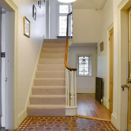 Kingswood Semesterbostad *